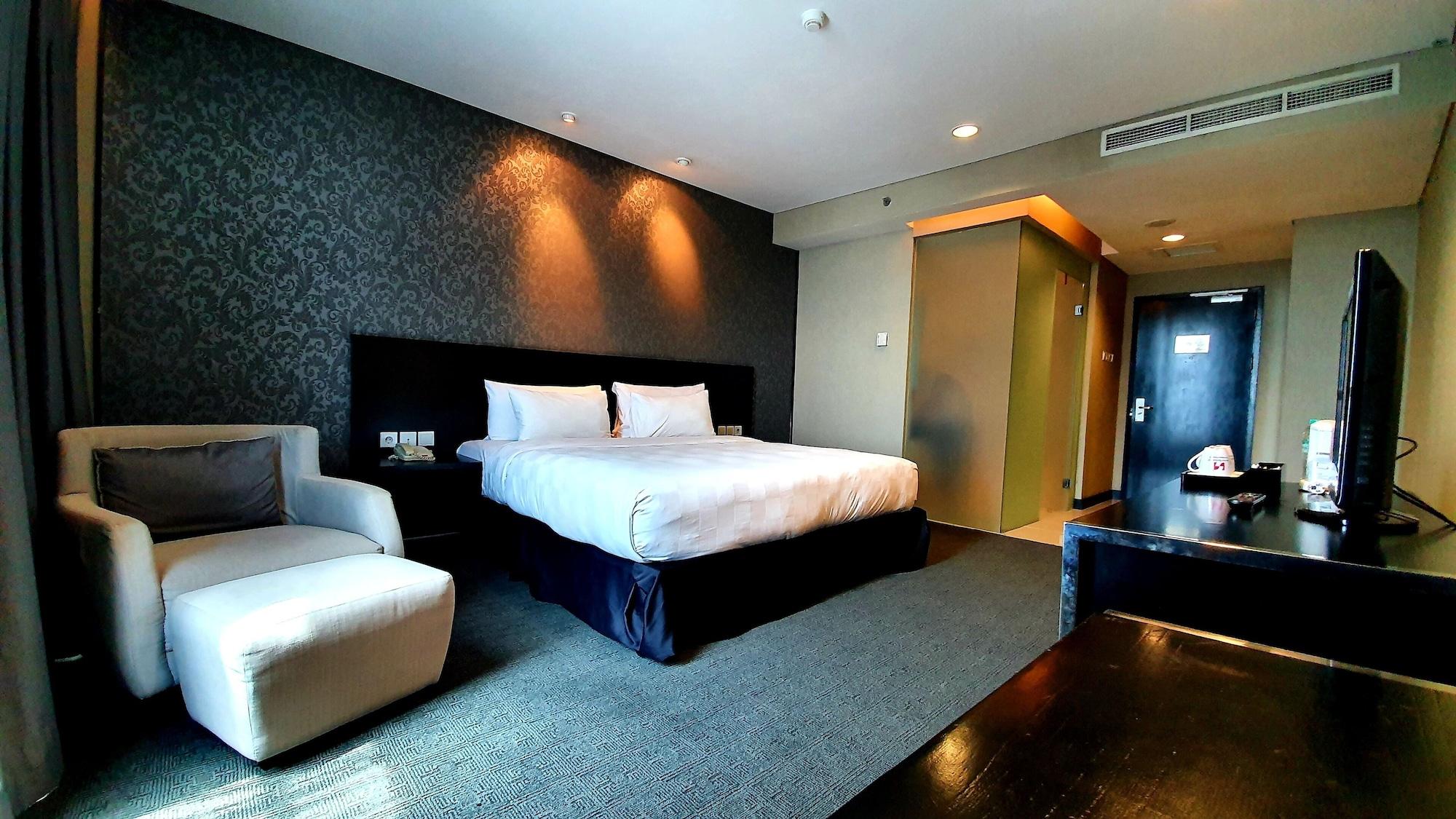 Swiss-Belhotel Mangga Besar Jakarta Exterior photo